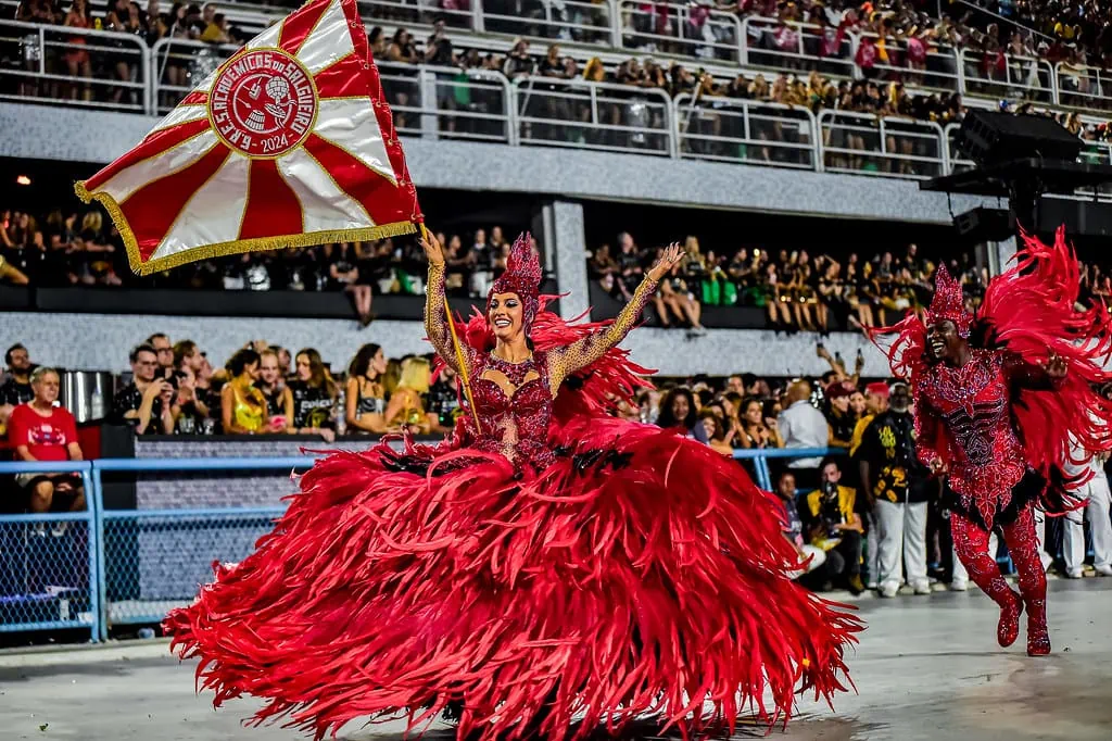 le couple porte drapeau et maitre de cérémonie Marcella Alves et Sidcley Santos