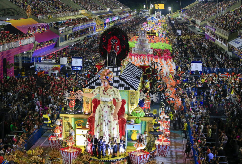 Brésil : le carnaval de Rio dans toute sa splendeur au sambodrome